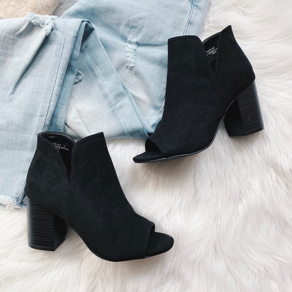 Felicias Shoes - 🆕 Aubrey - Black Ankle Booties